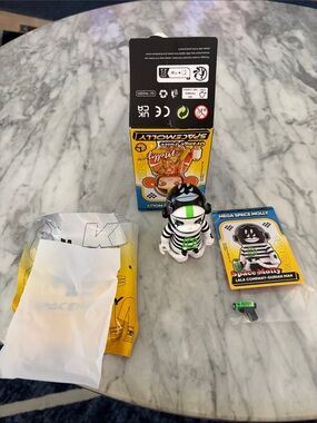 Mega Space Molly Orange Juice Vinyl Figure - Pop Mart x Kennyswork